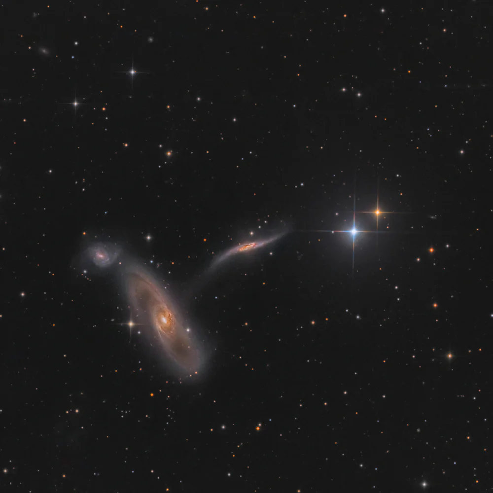 Arp 286 - Trio in Virgo
