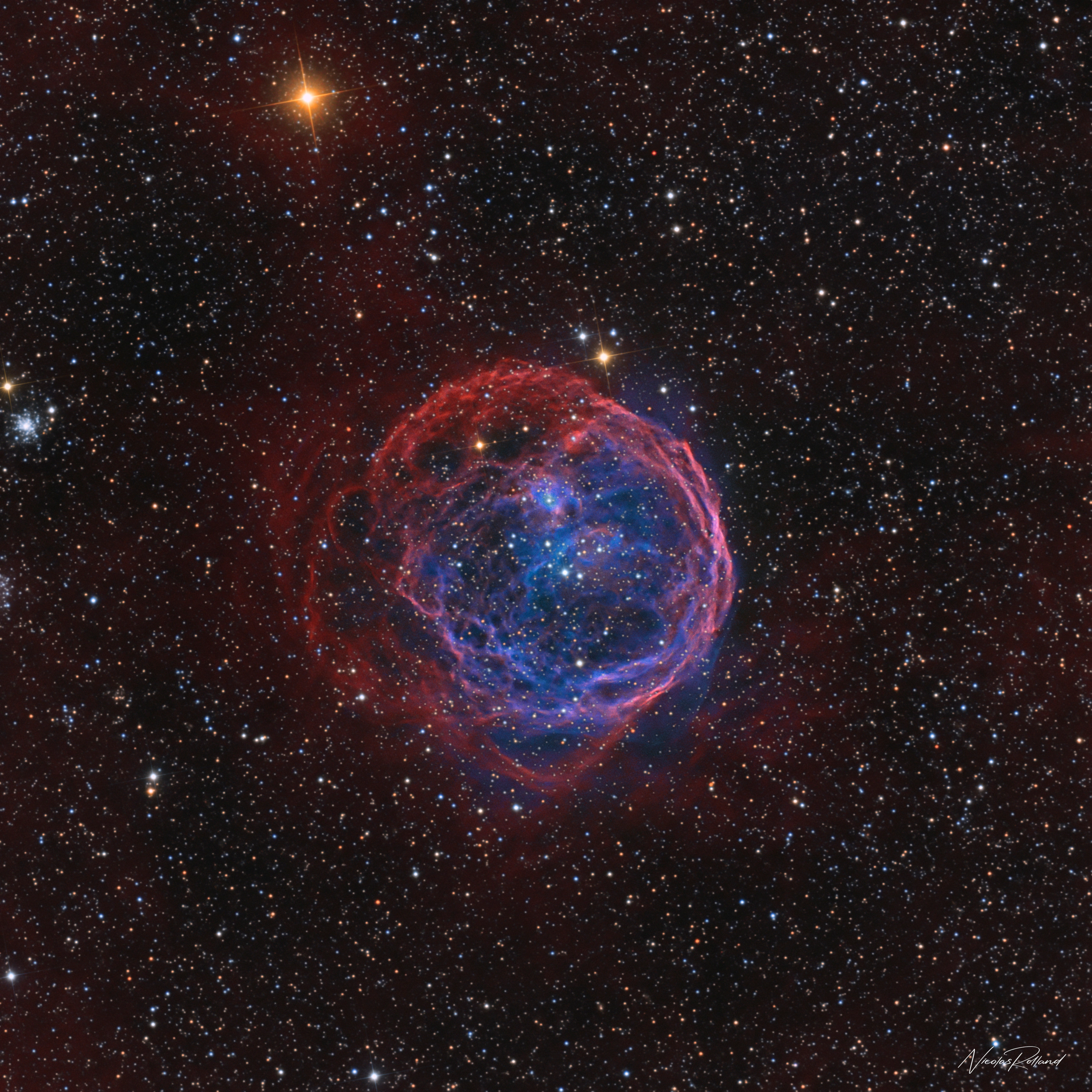 Henize 70, a giant superbubble blown by stellar winds and supernovae in the Large Magellanic Cloud, in 28 hours of HaOIIILRGB